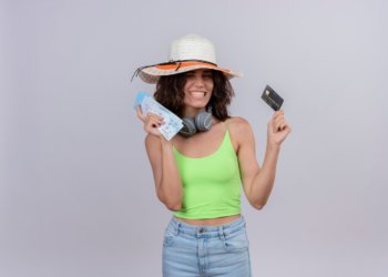 Авиабилеты, гостиницы и рестораны — сибиряки стали чаще использовать кредитную карту в отпусках