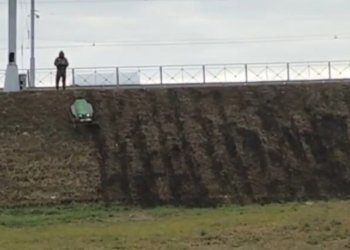 Робота-уборщика заметили новосибирцы возле станции метро «Спортивная»