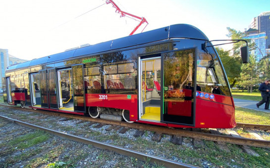 При поддержке правительства региона в Новосибирске запустят 20 обновлённых трамваев с обогревом и низким полом