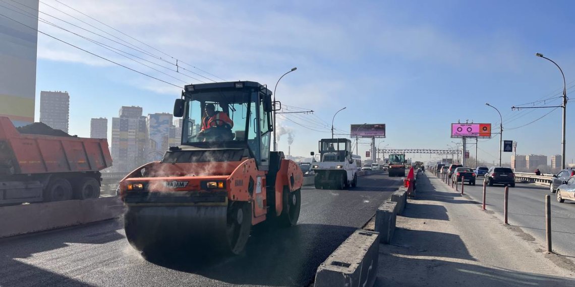 Асфальт на Димитровском мосту в Новосибирске будут снова перекладывать в 2025 году