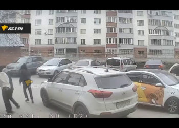 Хулиганы в масках напали с ножом на курьера в Новосибирске