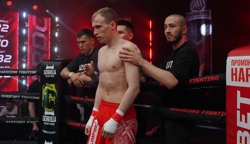 Боксер Виктор Замашной из Новосибирска в 23 года готовится стать чемпионом крупного промоушена