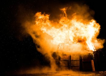 Почти на треть увеличилось число пожаров в России