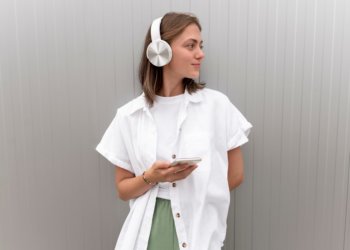 Музыку иноагентов начнут маркировать российские музыкальные сервисы