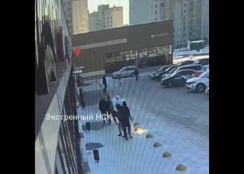 Школьники из Новосибирска выстрелили из сигнального пистолета в лицо парню