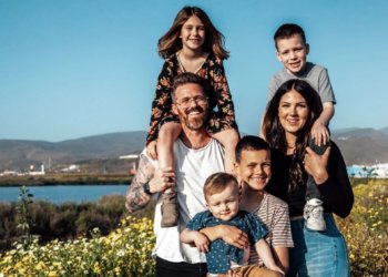 «Счастье начинается с семьи»: замещающих родителей из Новосибирска приглашают принять участие в конкурсе видеороликов