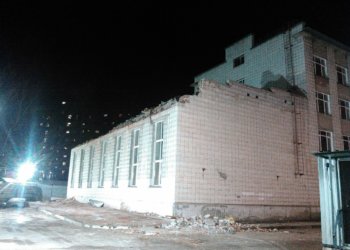В Академгородке приступили к сносу старого здания ФМШ