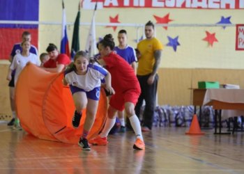 Сильные, быстрые, ловкие: воспитанники социальных центров Новосибирска поборолись за первое место в «Больших гонках»