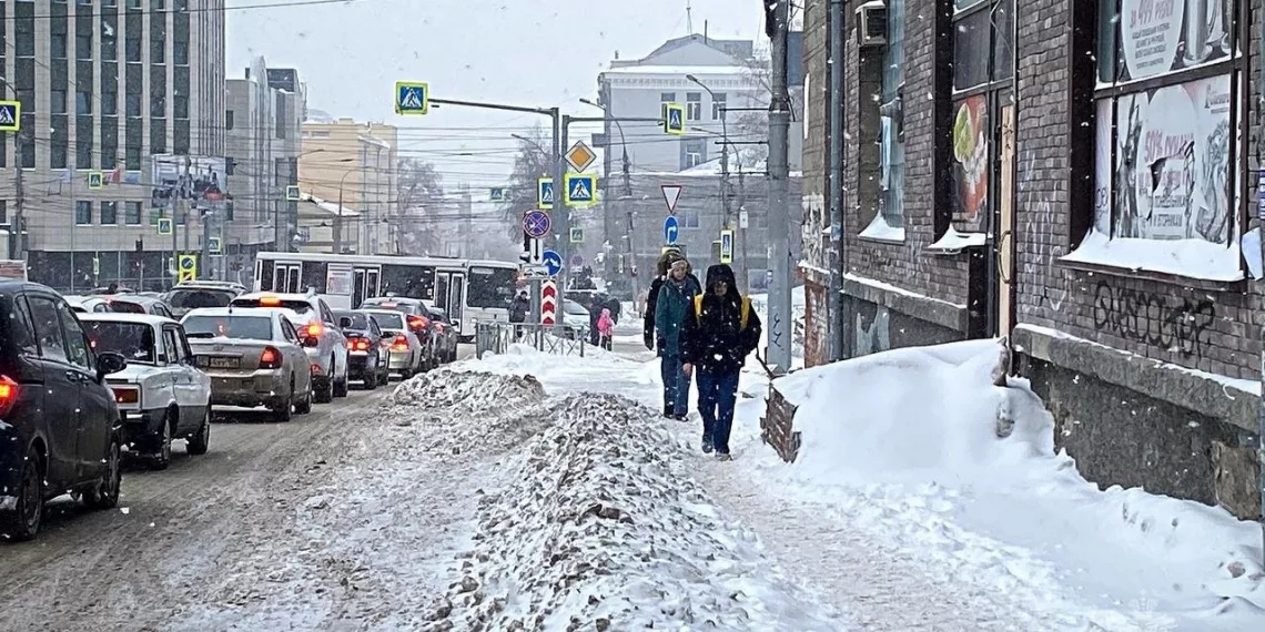 Как избежать переломов в гололёд — рассказал врач