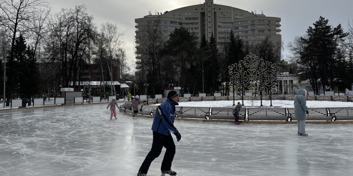 Елка, горка и каток: Центральный парк Новосибирска перешел на зимний режим развлечений
