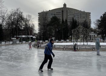 Елка, горка и каток: Центральный парк Новосибирска перешел на зимний режим развлечений