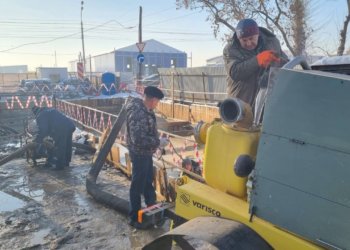 Четверть Барнаула осталась без холодной воды из-за коммунальной аварии
