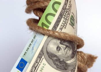 Курс евро пробил потолок в 113 рублей, доллар — свыше 107 рублей