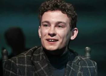 Премиум вагончик и 12 млн рублей потребовал новосибирский актер Никита Кологривый за съёмки в рекламе