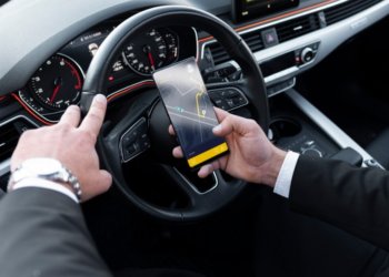 Водитель такси обвиняется в изнасиловании пассажирки в Барнауле