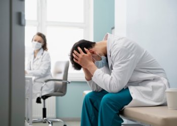 Врач продавал данные умерших пациентов ритуальной конторе на Алтае