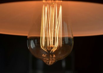 Более 900 домов остались без света в Новосибирске