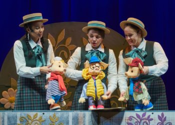 В театре кукол Новосибирска поселились три поросенка