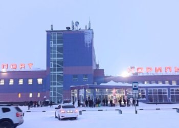 Более 550 человек не могут улететь из Красноярска и Норильска из-за метели