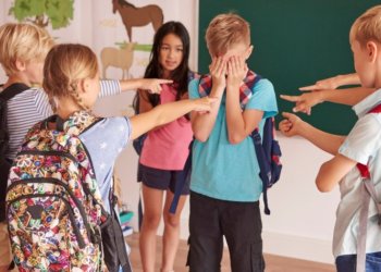 В Новосибирске одноклассники избивают школьника с ДЦП