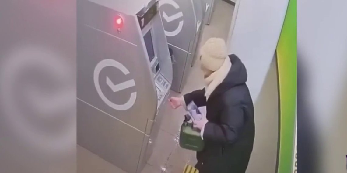 Мошенники заставили студентку поджечь банкомат в Красноярске