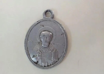 В Новосибирске за 500 тысяч рублей продают старинный медальон