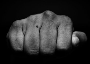 В Октябрьском районе Новосибирска мигранты избили мужчину