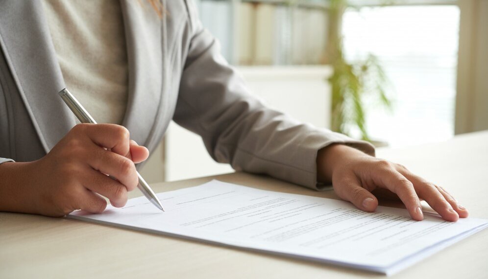 Заверенные справки с Госуслуг теперь можно получить в офисах Сбера