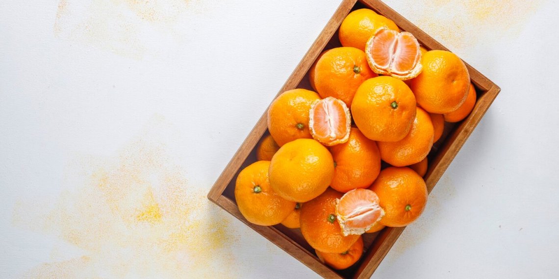 В Сибирь завезли мандарины на полтора миллиарда рублей