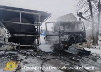 На заправке в Искитиме вспыхнул пожар: два автомобиля сгорели, двое пострадали