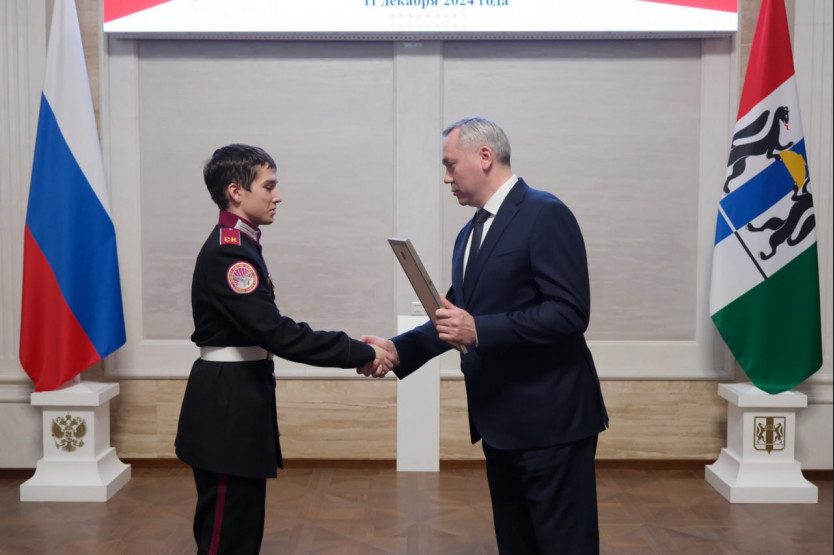 Губернатор Андрей Травников наградил участников поискового движения