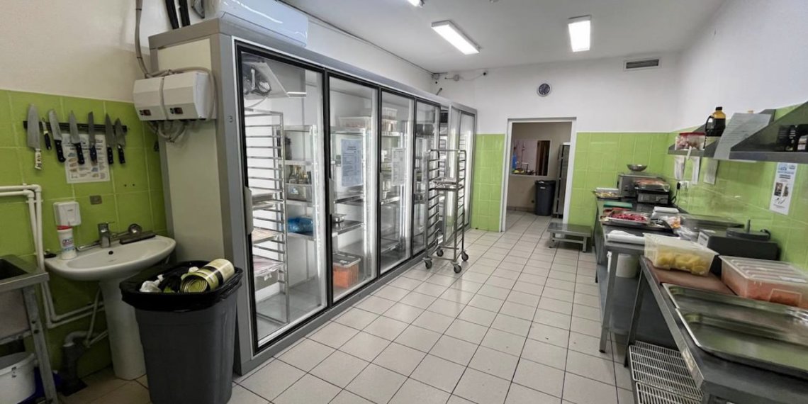 Кишечную палочку обнаружили в отеле Омской области после массового отравления