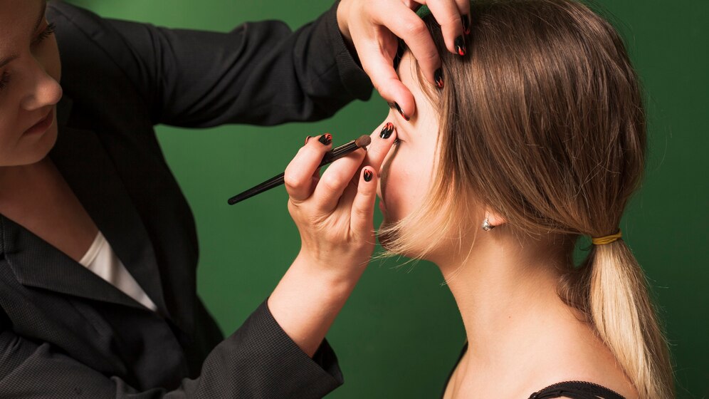 Неотразимый Новый год: советы эксперта по созданию образа