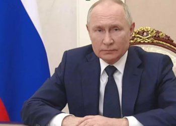 Президент РФ призвал снизить перегруженность врачей и педагогов отчетами