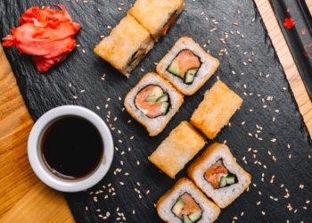 В Новосибирске 43 человека отравились суши