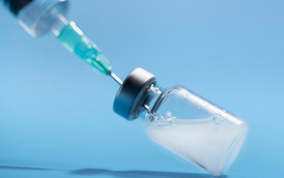 Новую вакцину от онкологии начнут применять в России в 2025 году