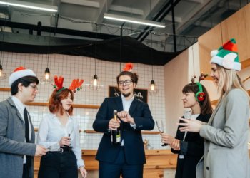 В Новосибирске 72% сотрудников выбирают премию вместо новогоднего корпоратива