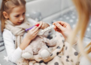 Более 10 школ закрыто на карантин в Новосибирской области из-за вспышки ОРВИ