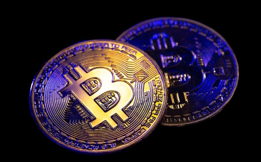 Биткоин пробил исторический максиму в цене, достигнув 100 тысяч долларов