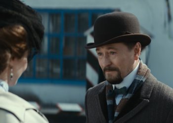 Российские звёзды участвуют в новогодних благотворительных распродажах