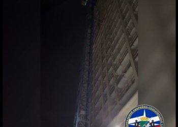 Крановщик упал с уровня 17 этажа и выжил в Новосибирске