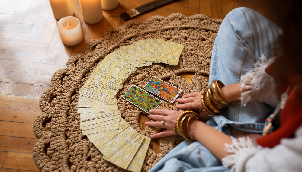 В Госдуме предложили запретить рекламу таро