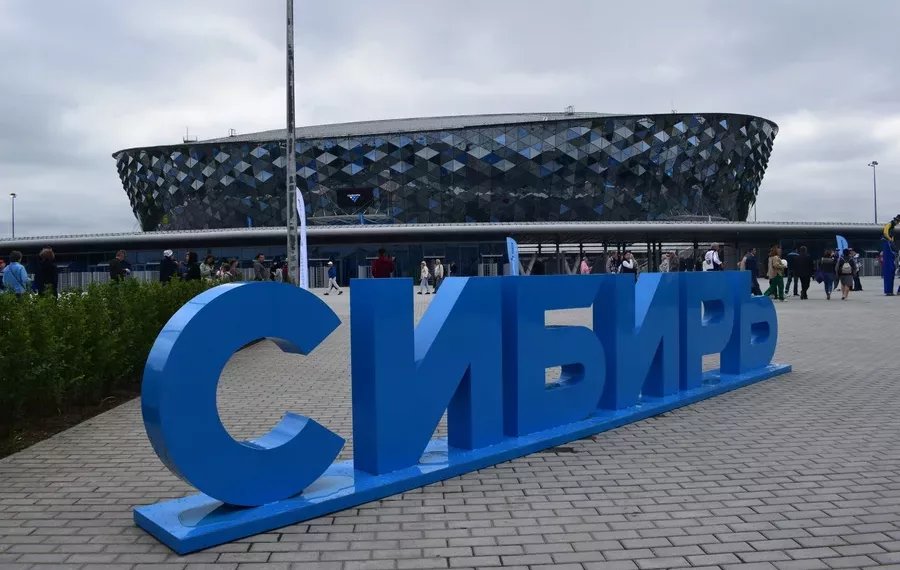 «Неделя звёзд хоккея» в Новосибирске: бесплатный проезд и парковка для зрителей