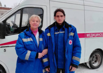 Рождественское чудо: в Искитиме бригада скорой помощи приняла роды на дому