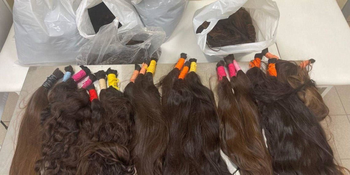 В Домодедово остановили пассажира с 50 кг человеческих волос в багаже