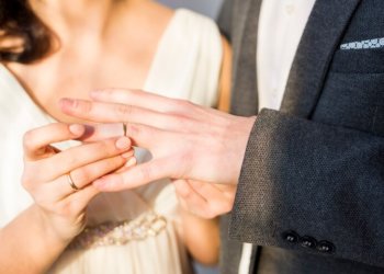 Свадебный торт в форме ящика пива показали на ТВ-шоу жители Новосибирска