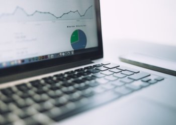 Новосибирцы поделились, кому сложнее найти работу