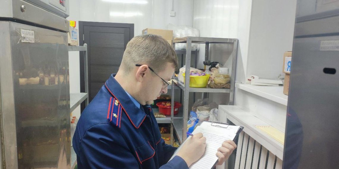 В Сибирском санатории 47 человек отравились в столовой