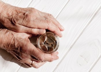 Пенсии россиян могут сократиться в 1,5 раза — когда и почему?