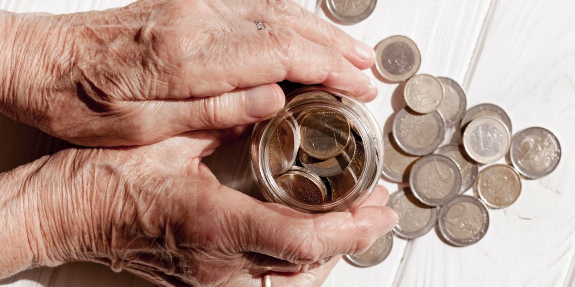 Новосибирским пенсионерам выплатят доплату к пенсии за январь